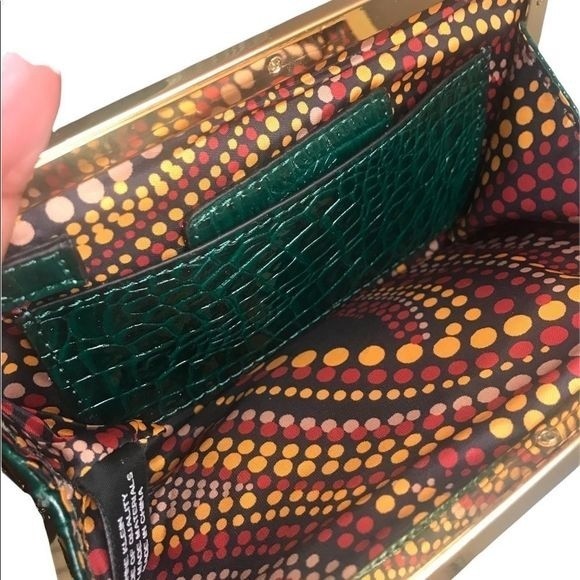 ANNE KLEIN Wristlet/Clutch Crocodile Green Gold Trim Size 7” x 4.5” - Picture 3 of 6